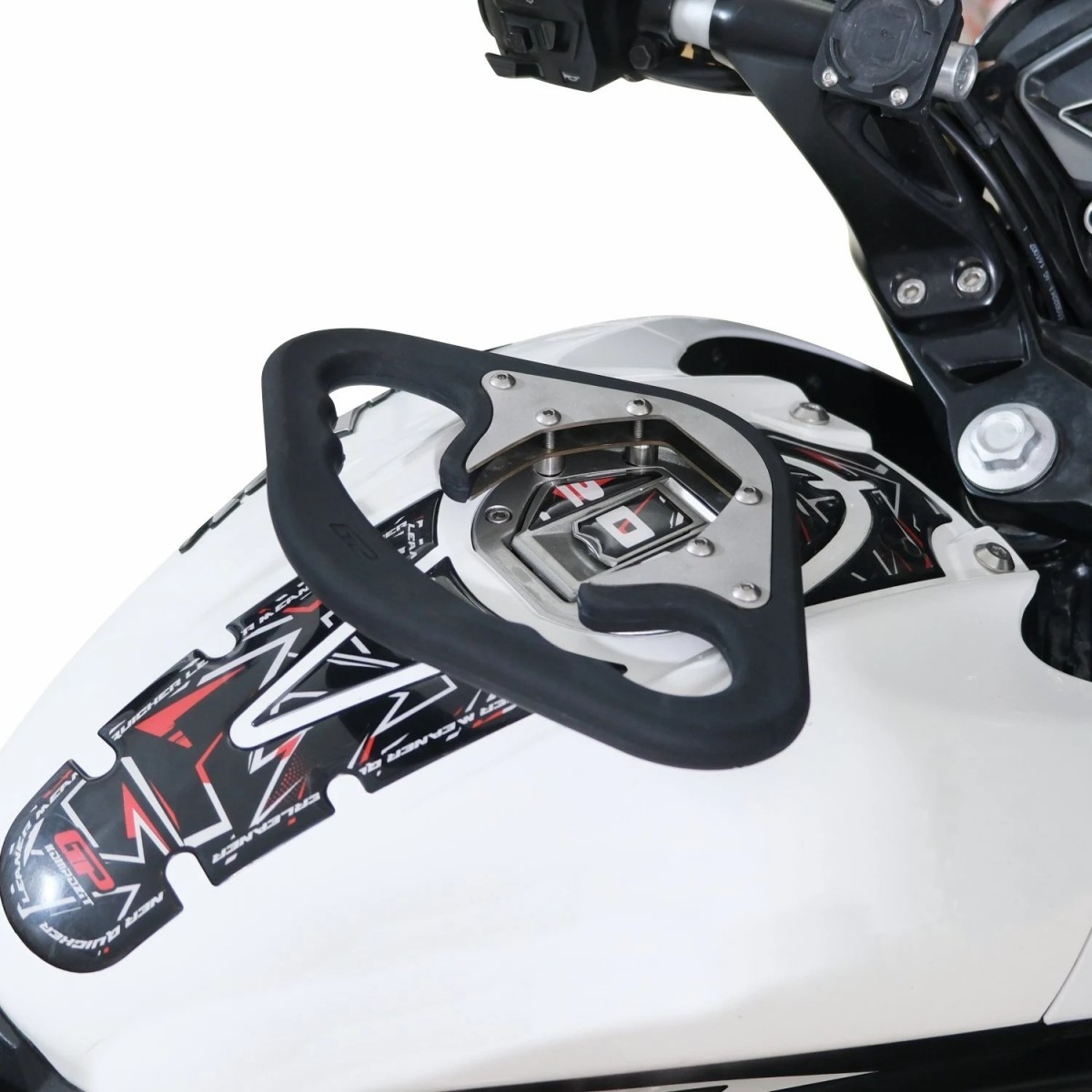 Gp Kompozit Depo Üstü Artçı Tutamak Siyah Bajaj Pulsar Ns 200 2011-2024