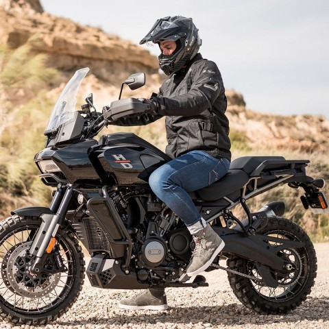 Ls2 Explorer C Karbon Siyah Kapalı Kask